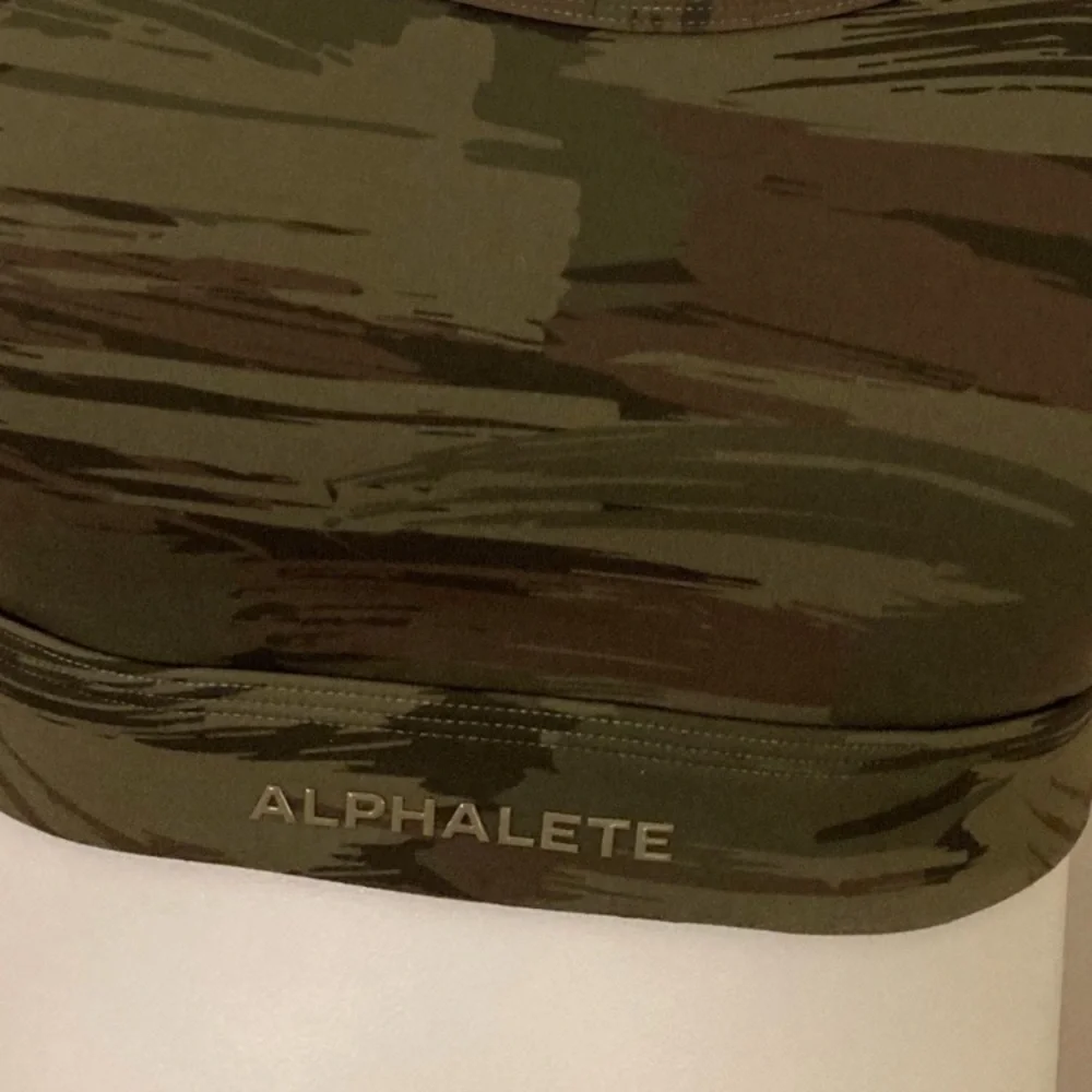 ALPHALETE Surface Keyhole Army Green Camouflage Sports Bra Medium_3